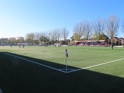 912160 Afbeelding van een voetbalwedstrijd van een elftal van PVCV ('Patronaats Voetbalclub Vleuten'), op Sportpark ...